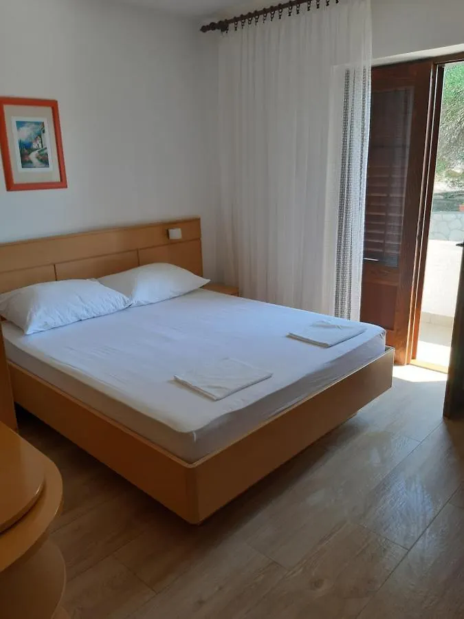 Kampor Apartmani Lucija I Maro 0*,  קרואטיה