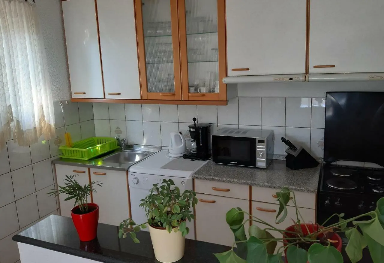 Apartmani Lucija I Maro Kampor