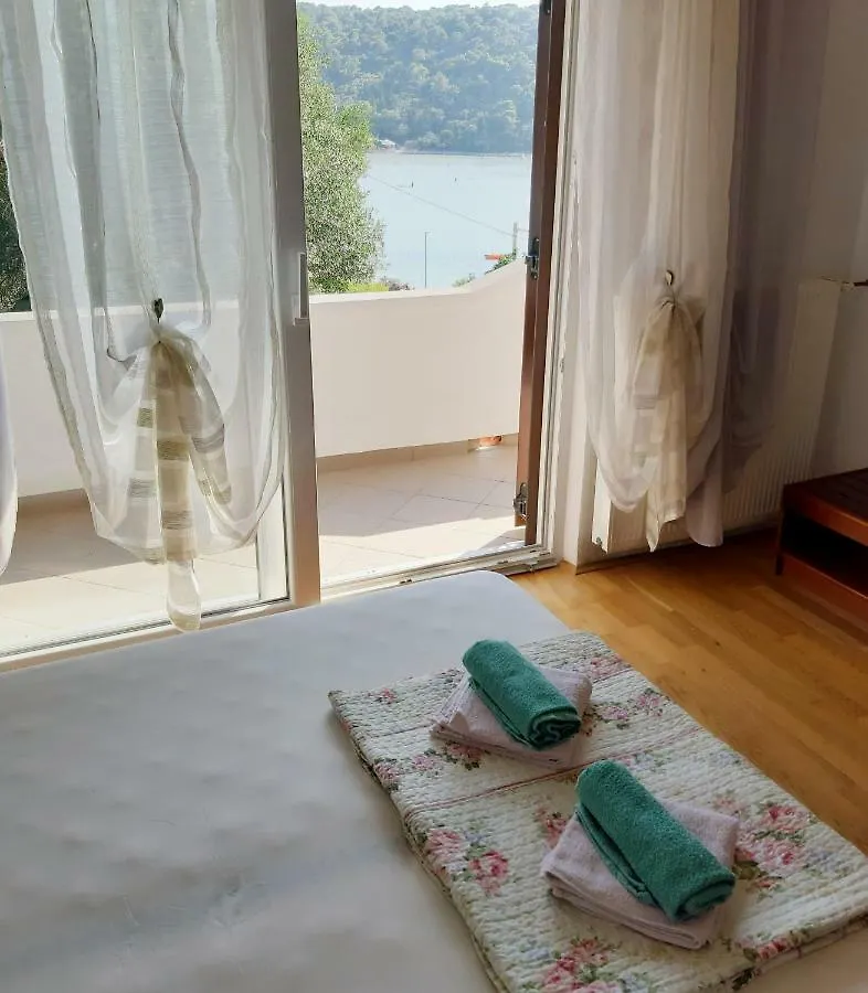 Apartmani Lucija I Maro Kampor